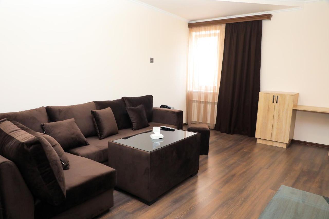 Aragast Hotel & Brewery Sevan Extérieur photo